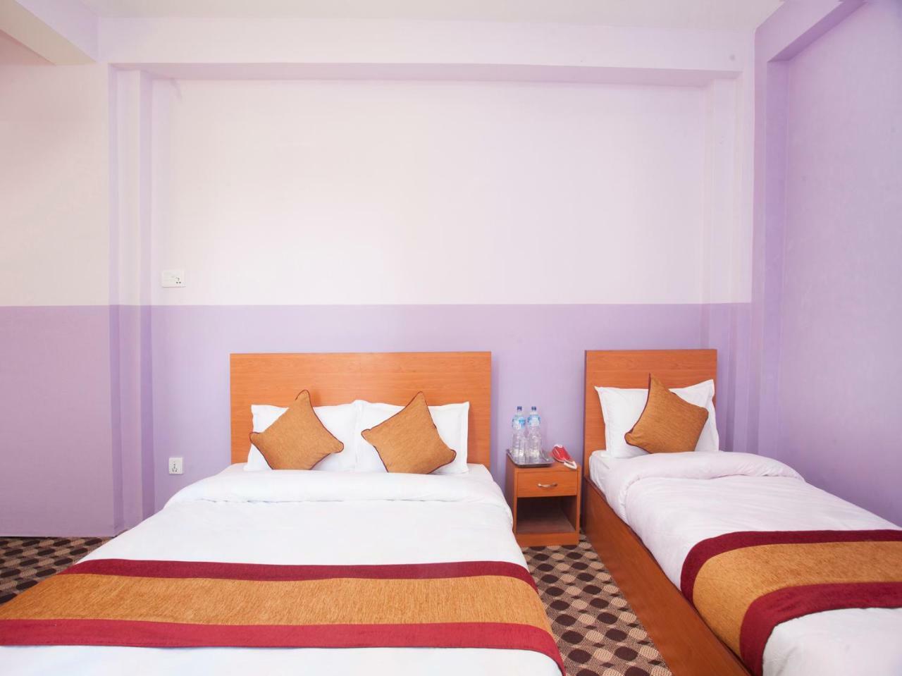 Oyo 341 Hotel Kusum Kohinoore Tokha Buitenkant foto