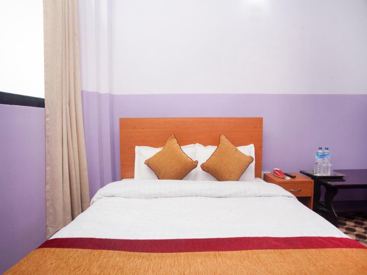 Oyo 341 Hotel Kusum Kohinoore Tokha Buitenkant foto
