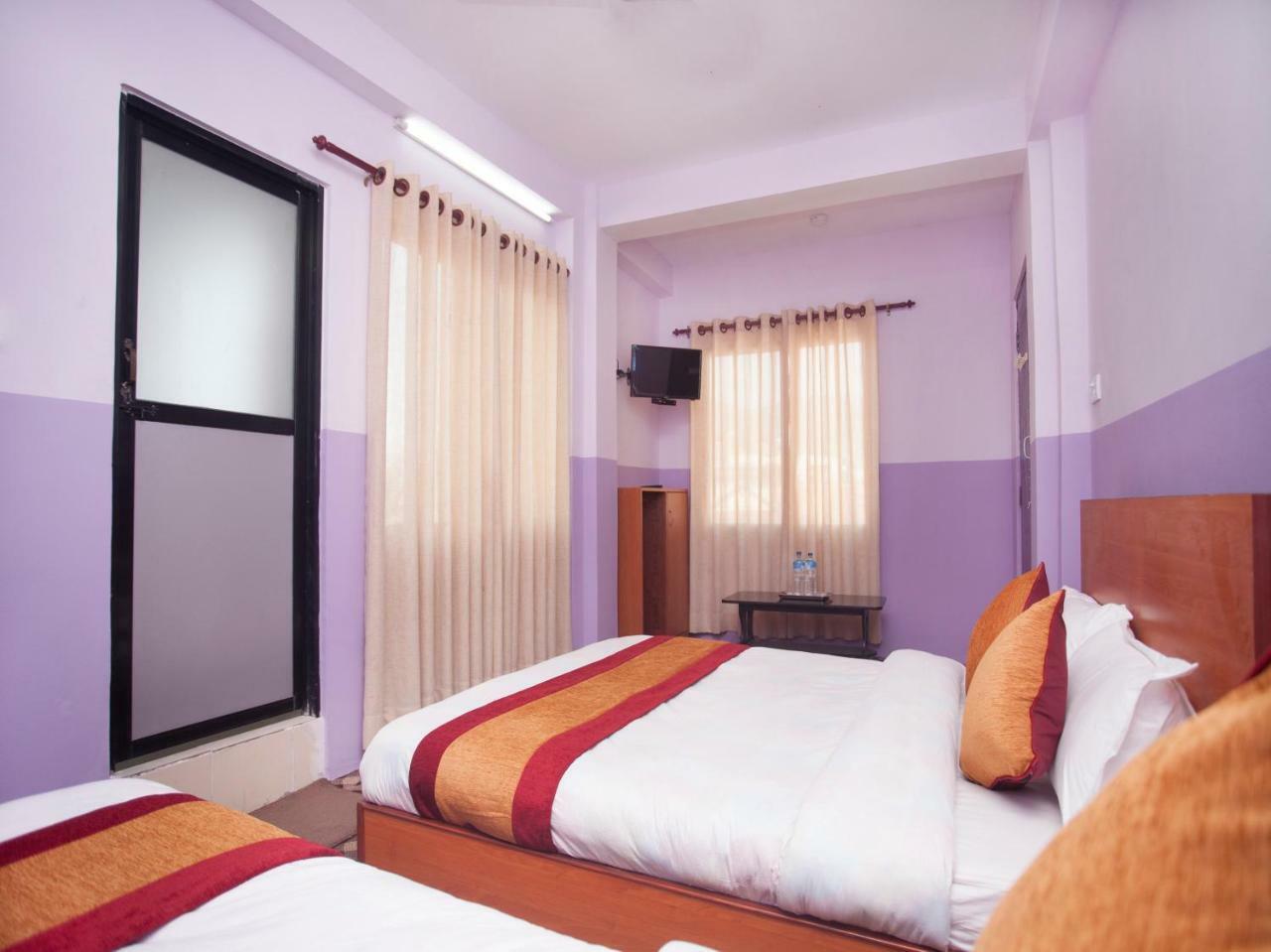Oyo 341 Hotel Kusum Kohinoore Tokha Buitenkant foto