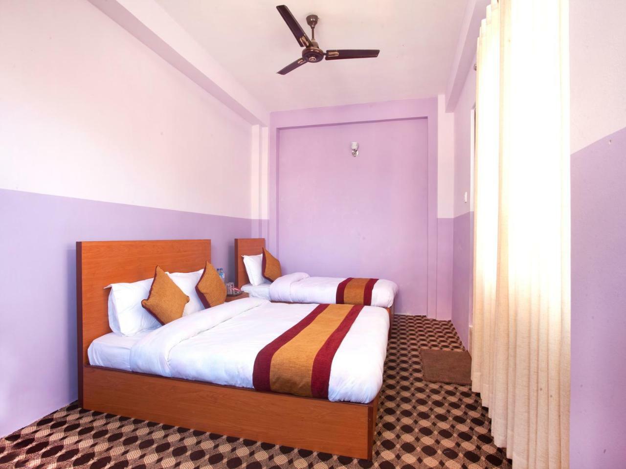 Oyo 341 Hotel Kusum Kohinoore Tokha Buitenkant foto