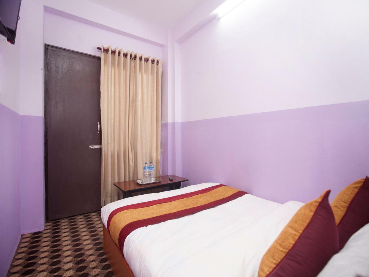 Oyo 341 Hotel Kusum Kohinoore Tokha Buitenkant foto