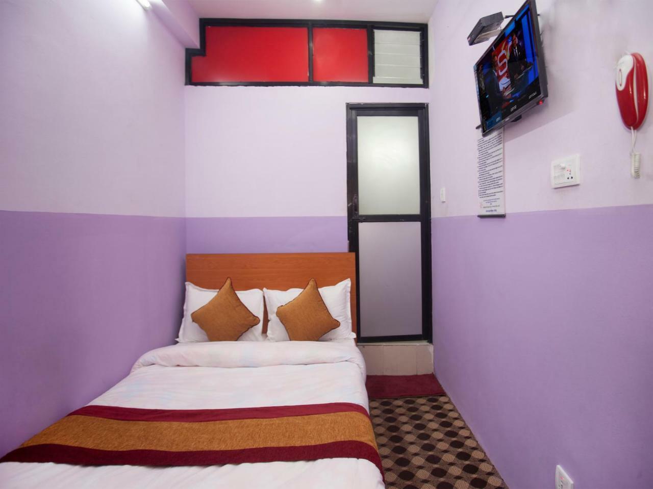 Oyo 341 Hotel Kusum Kohinoore Tokha Buitenkant foto