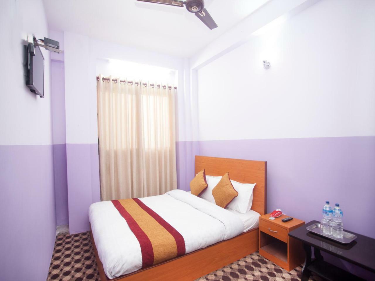 Oyo 341 Hotel Kusum Kohinoore Tokha Buitenkant foto