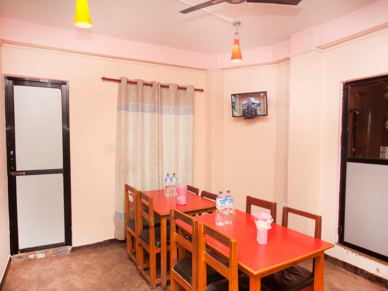 Oyo 341 Hotel Kusum Kohinoore Tokha Buitenkant foto