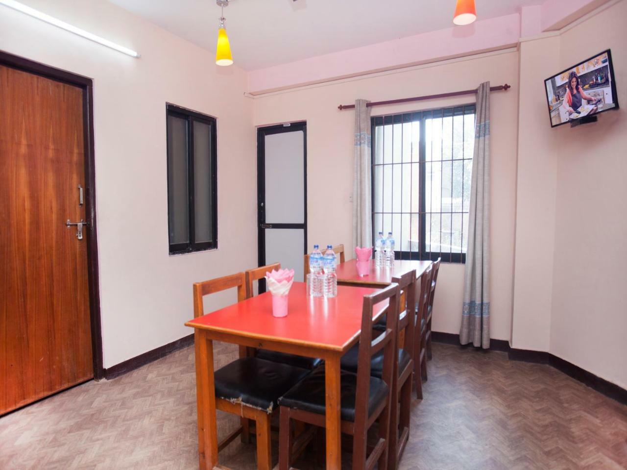 Oyo 341 Hotel Kusum Kohinoore Tokha Buitenkant foto