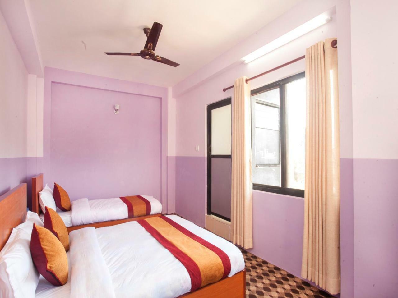 Oyo 341 Hotel Kusum Kohinoore Tokha Buitenkant foto