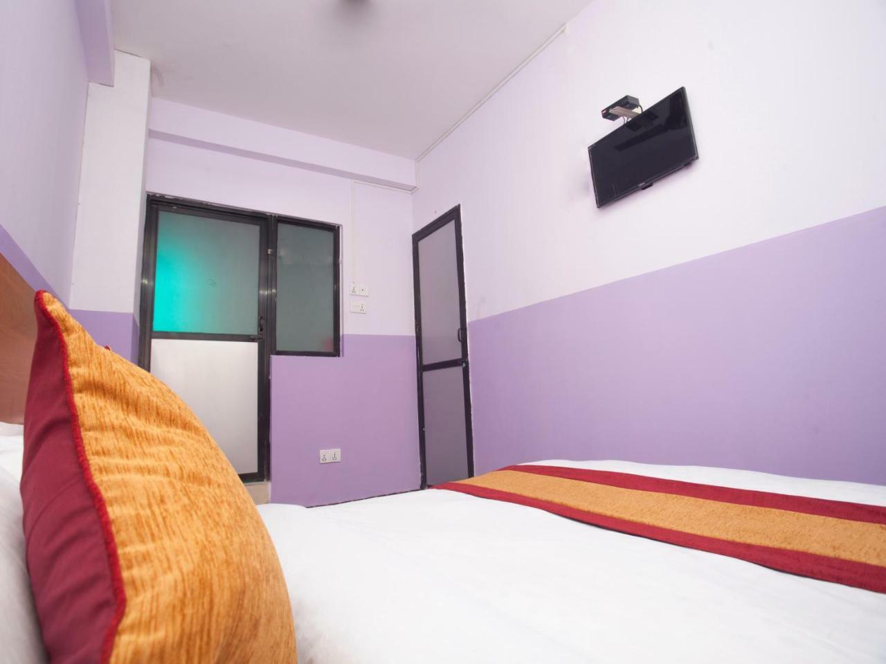 Oyo 341 Hotel Kusum Kohinoore Tokha Buitenkant foto