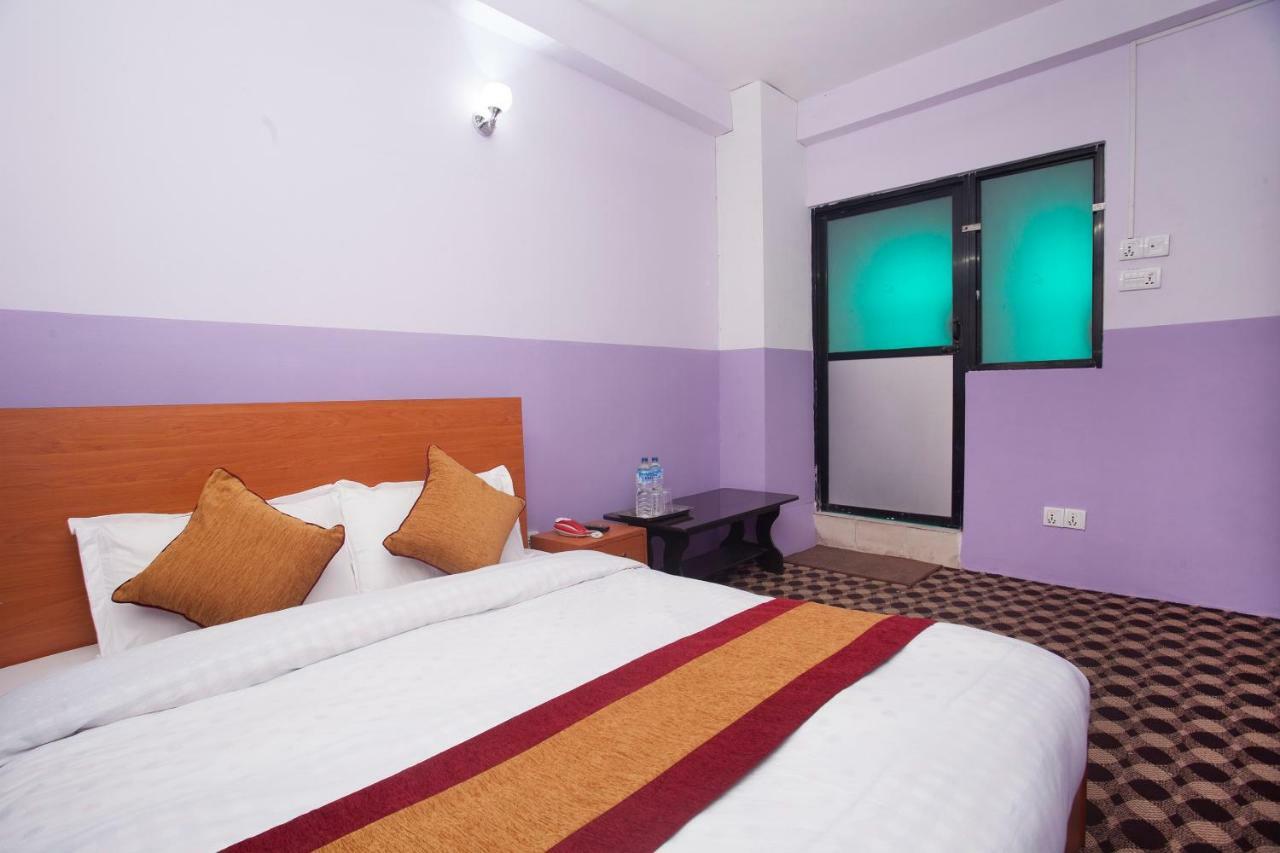 Oyo 341 Hotel Kusum Kohinoore Tokha Buitenkant foto