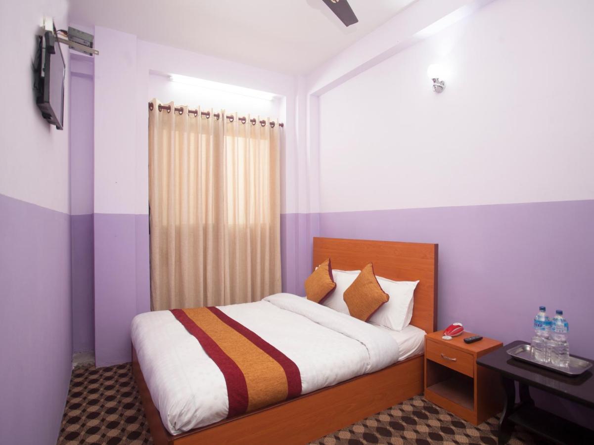 Oyo 341 Hotel Kusum Kohinoore Tokha Buitenkant foto